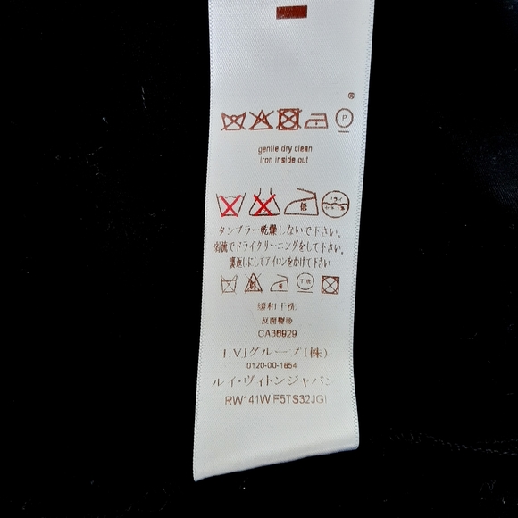 SOLD Louis Vuitton authentic sequins logo black tee - Picture 9 of 10